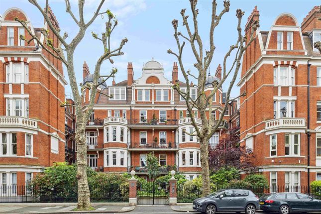 3-bed flat on Fitzgeorge Avenue, London W14, £950,000
