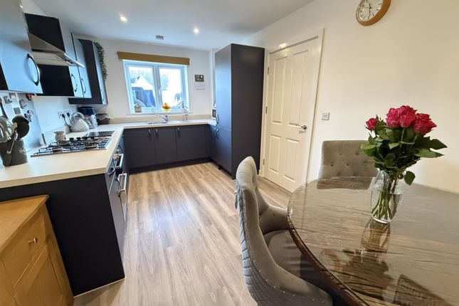 39, Wenlock Way, Daventry photo 4