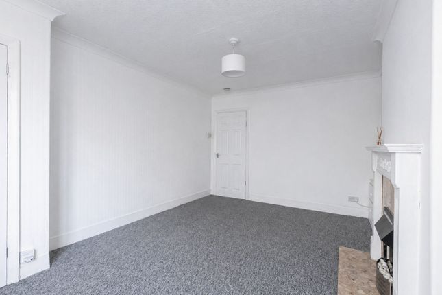 37, Sunroyd Hill, Wakefield photo 4