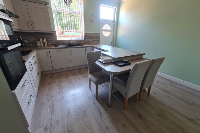 4, Smawthorne Lane, CASTLEFORD photo 5