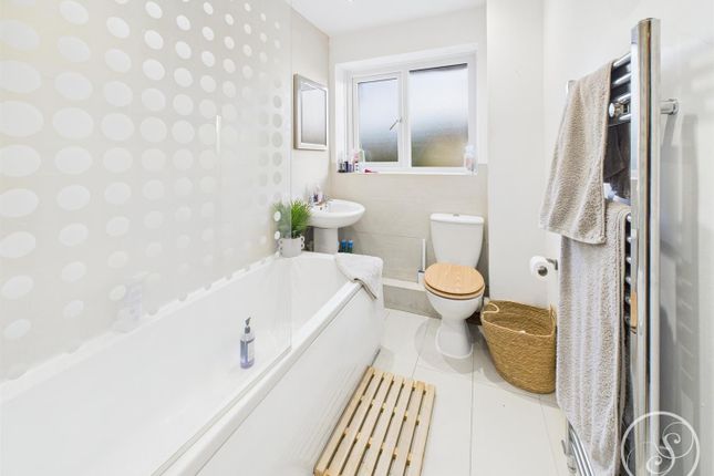 92a, High Ash Drive, Leeds photo 4