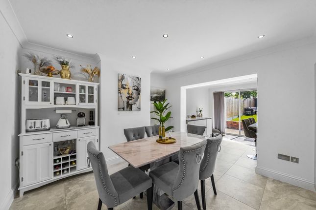 376 Rochester Road, Gravesend, Kent photo 3