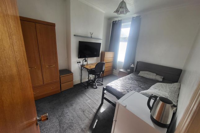 Room 4, 48, Cowbridge Road, Bridgend photo 4