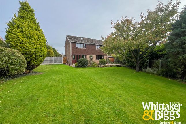 14, Springfield Close, Leek photo 2