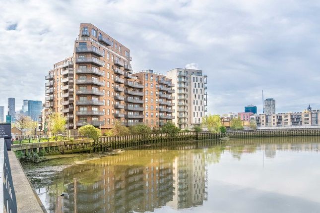 Thumbnail Flat to rent in Cityview Point Leven Wharf, Poplar, London