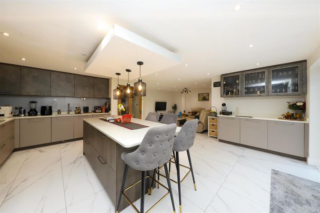 9, Hill Lane, Ruislip photo 2