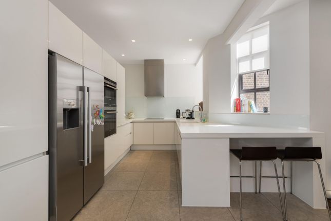 Flat for sale in Frederick Close, Hyde Park, London
