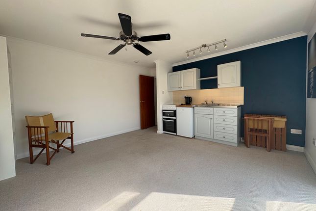 5 Royal Court, Whitstable photo 3