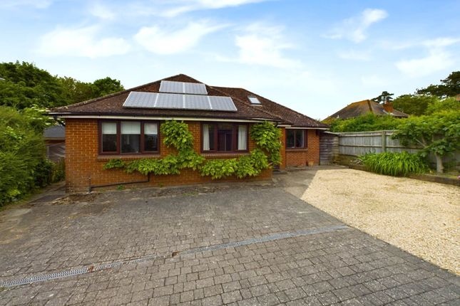 Thumbnail Detached bungalow for sale in Oakley Road, Chinnor