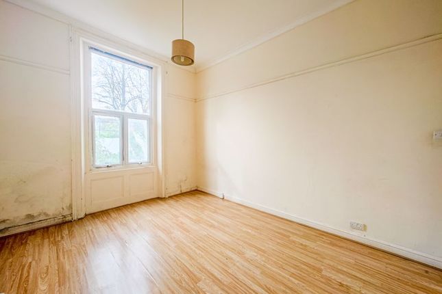 Flat for sale in Vicarage Park, London