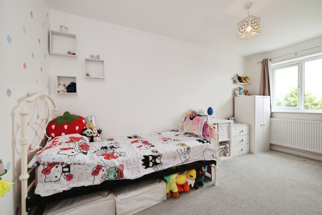 11, Mynarski Close, Salisbury photo 4