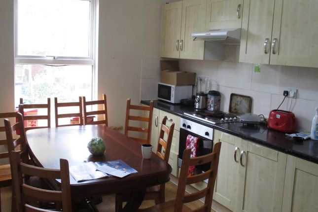 Thumbnail Property to rent in Cardigan Road, Hyde Park, Leeds