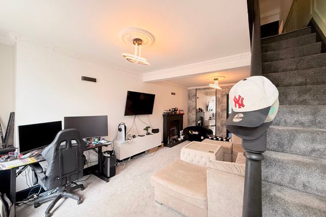 24 Oxford Street, Bridgend photo 3