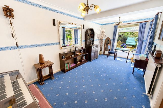 11, Barsham Drive, Brierley Hill photo 2