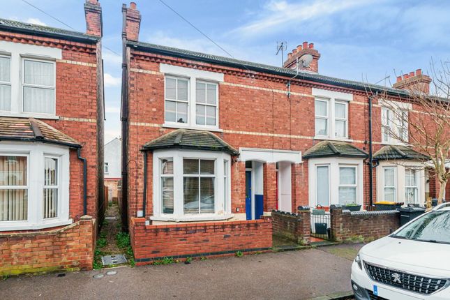 End terrace house to rent in George Street, Bedford