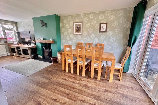 31 Laburnum Avenue, Leicester photo 3