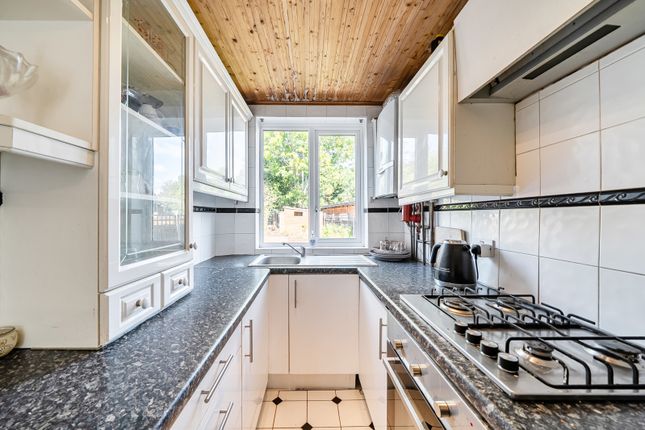 51, Honeycroft Hill, Middlesex photo 4