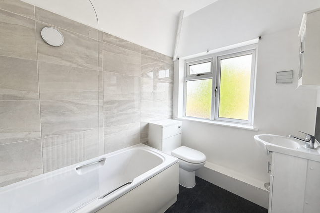 Flat 2, 37 Cradley Road, Cradley Heath photo 3
