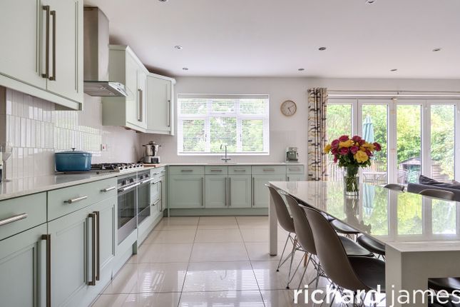 37, Greywethers Avenue, Swindon photo 4