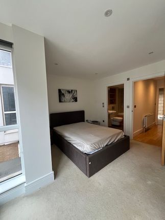Town house for sale in Bromyard Avenue, London