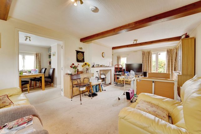 Villa Park, 39, Lodge Road, Bedford photo 4