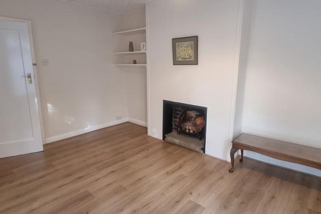 Flat to rent in Staines-Upon-Thames, Surrey