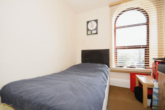 Flat 2 - Bedroom 01.Jpg
