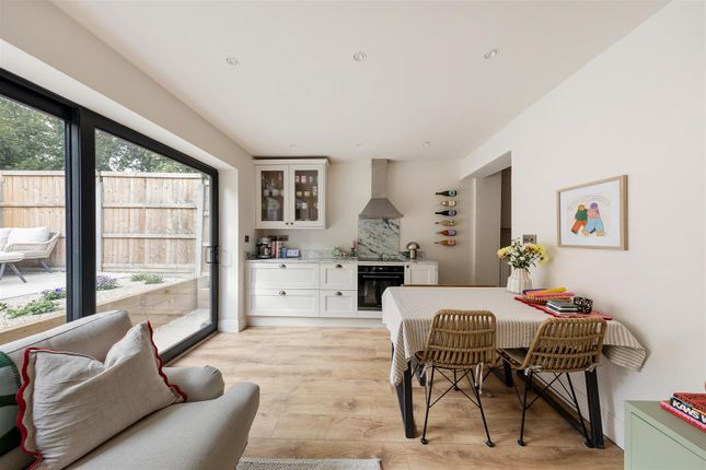 Fosters Close, E18