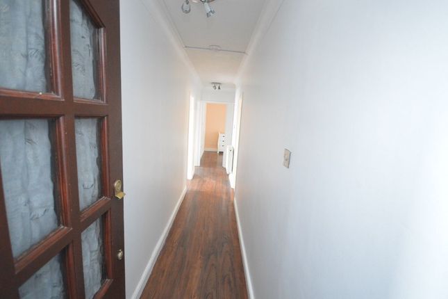 16 Lulworth Drive, Romford photo 2