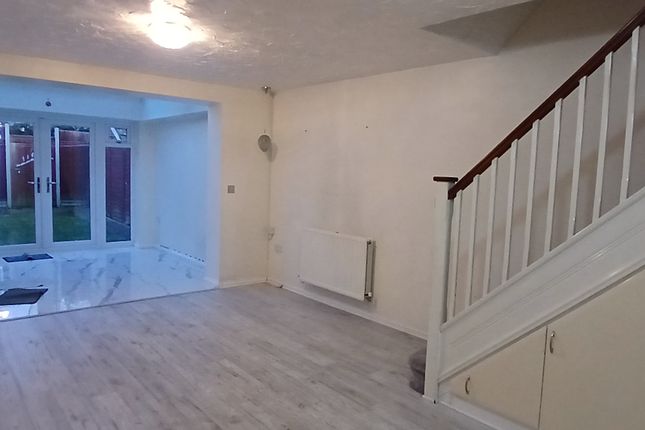 Hurworth Avenue, Slough photo 3