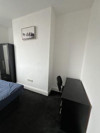 Room 3, 9, Croft Street, Salford photo 3