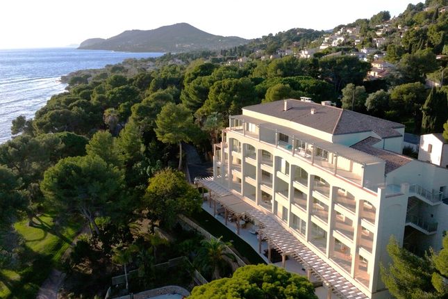 Thumbnail Apartment for sale in Carqueiranne, Provence Coast (Cassis To Cavalaire), Provence - Var