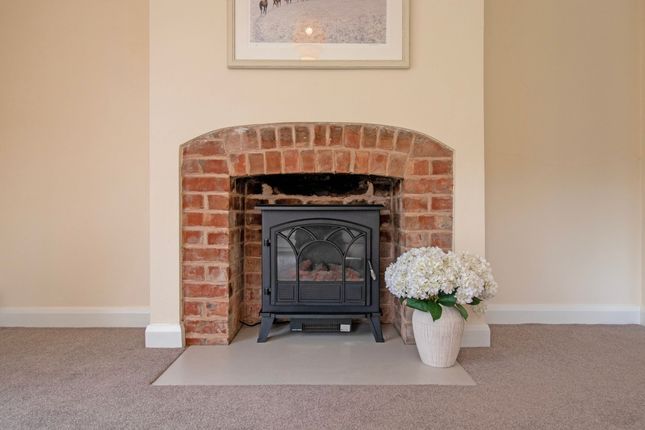 7 Laughton Road, Gainsborough photo 3