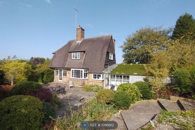 3 bed detached house to rent in Tudor Close, Banstead SM7
