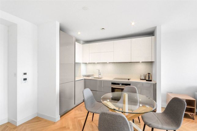 Flat to rent in Southwark Bridge Road, Elephant And Castle, London