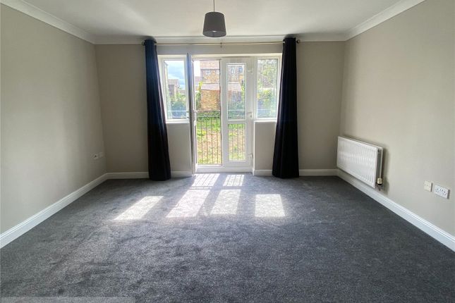 12, Croft Court, Brighouse photo 2