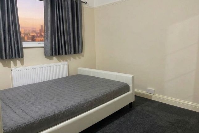 422a, Alexandra Avenue, Rayners Lane photo 2