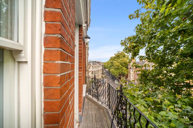 Flat 12, Richmond Mansions, 248, Old Brompton Road, London photo 4
