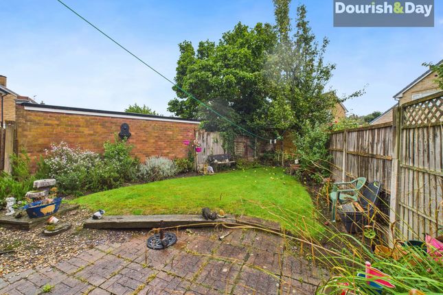 1 Poplar Close, Stafford photo 4