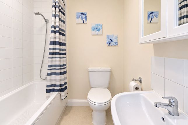 4b, Chesterfield Mews, London photo 5