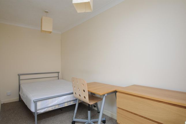 Property to rent in Hodges Court, Oxford