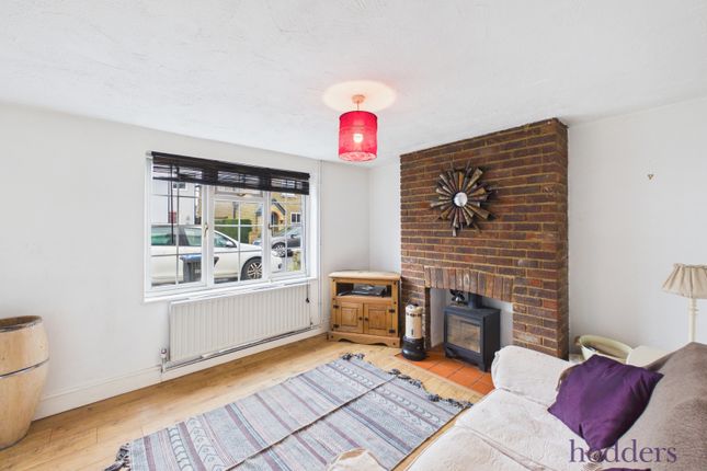 92, Station Road, Chertsey photo 2