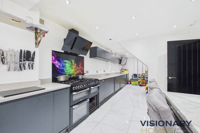 8 Griffin Close, Burntwood photo 3