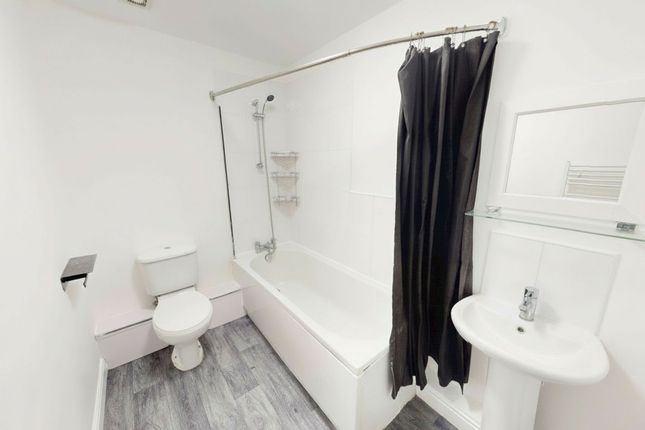 6 Heatley Gardens Bolton Road, Bolton photo 4