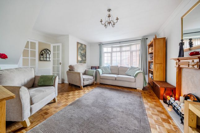 32, Glorney Mead, Farnham photo 2