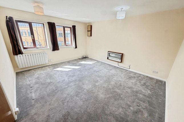 Flat 4,, Harcourt House, Bicester photo 2