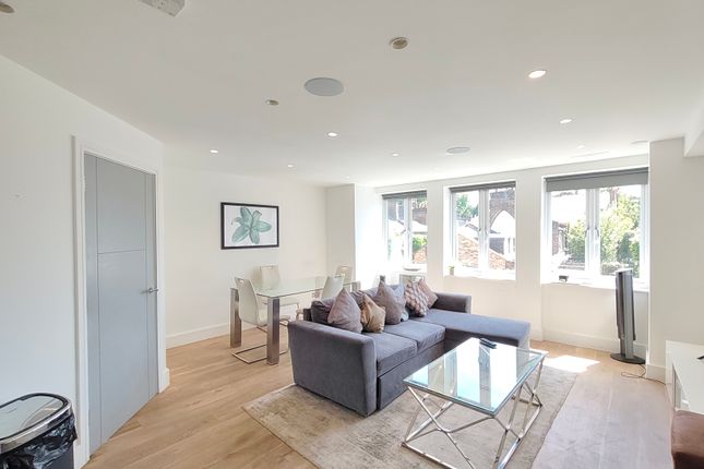 Flat 14 Walpole Court, Ealing Green, Ealing photo 3