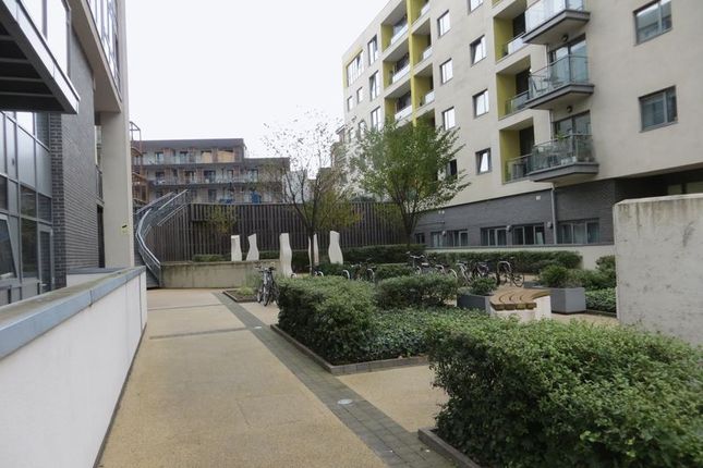 1 Aqua Vista Square, Upper North Street, Bow photo 2