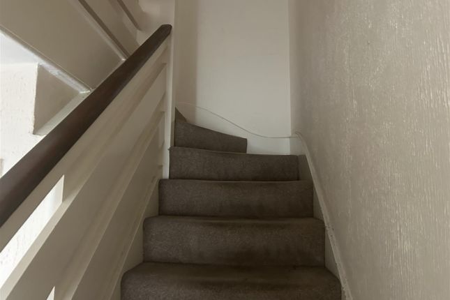 13, Ivel Road, Stevenage photo 4