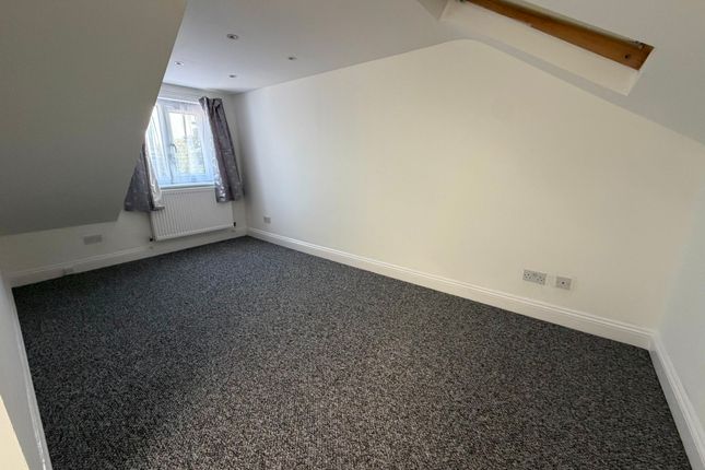 20c Ashgrove Road, Ilford Essex photo 3